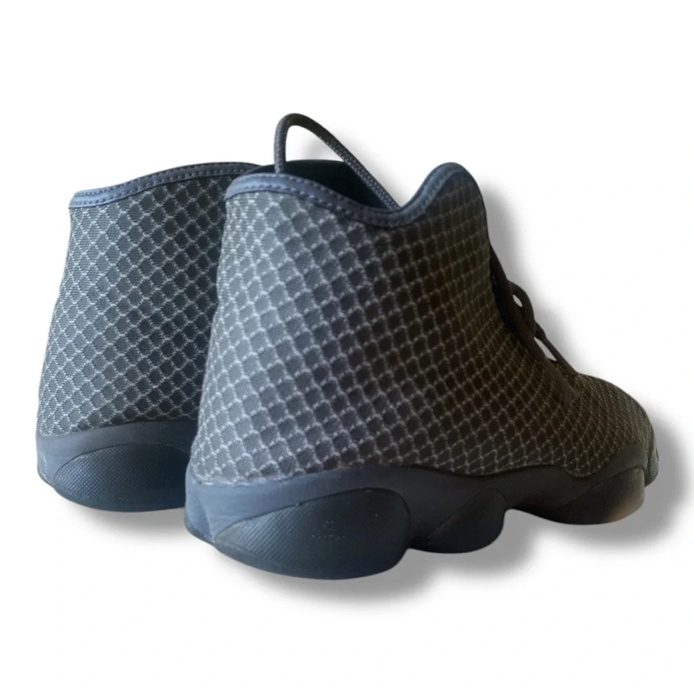 JORDAN HORIZON WOLF GREY BLACK HI-TOP  SNEAKERS